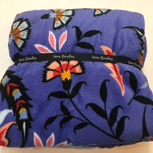 new Vera Bradley Fleece Throw Blanket 80" x 50" in Mural Garden - Picture 3 of 6